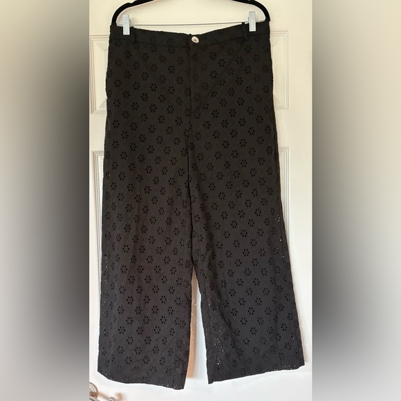 ZARA OPENWORK EMBROIDERY CULOTTE
Color: Black * Size: XL - Picture 6 of 14